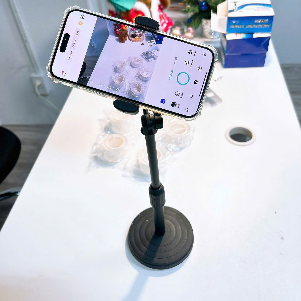 GIÁ ĐỠ ĐIỆN THOẠI LIVESTREAM XEM PHIM