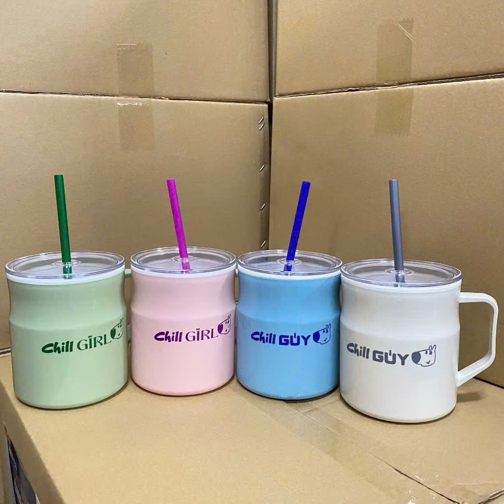 Bình Giữ Nhiệt CHILL Kèm Ống Hút 700ml – Ly quai 2 lớp siêu xinh, siêu tiện, không thể thiếu cho mùa hè này! 🧊🔥